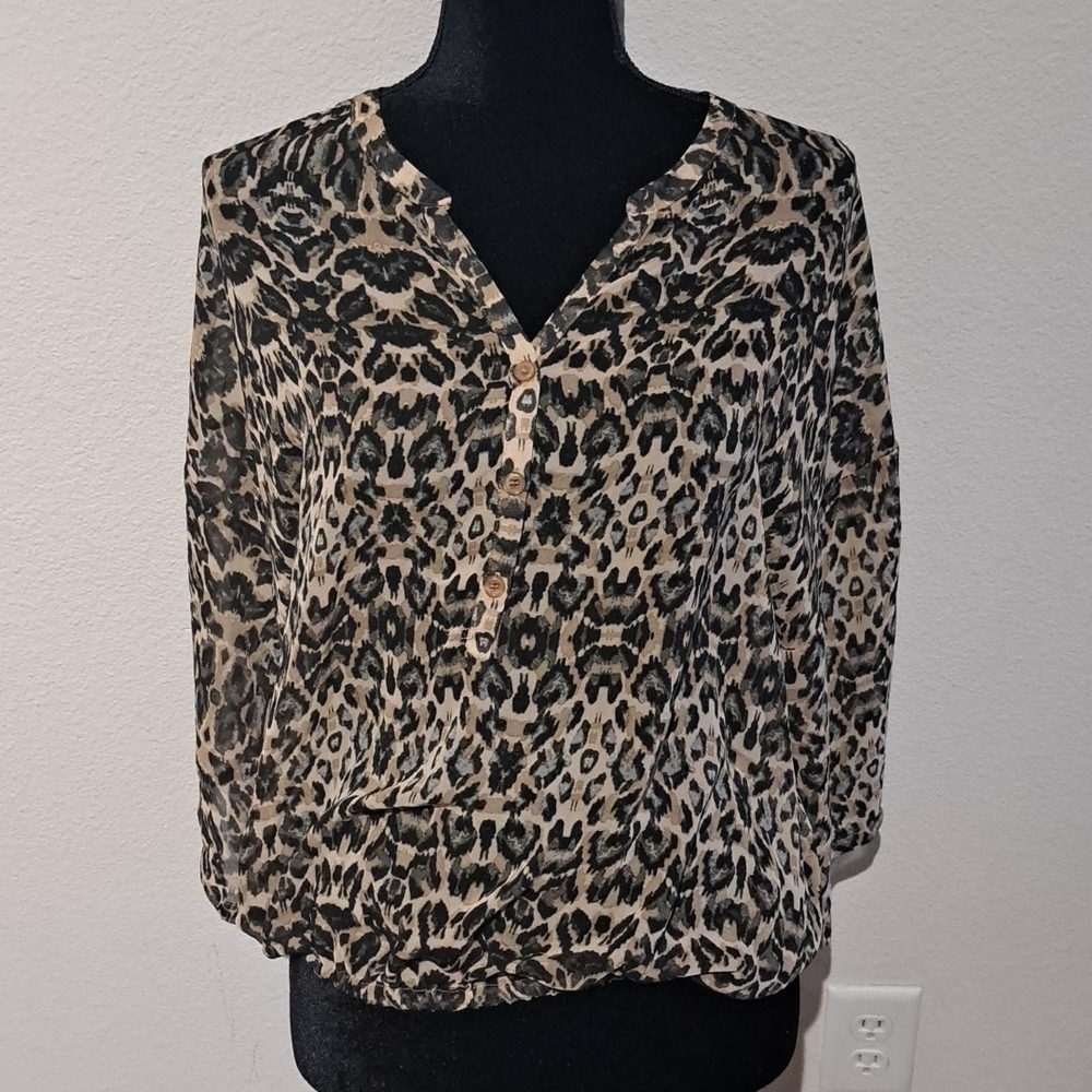NEW YORK COMPANY sz small sheer animal print blouse with stretch waist
